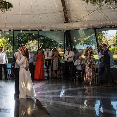 La boda de Sara & Pablo con Montesqueiro Catering en Pazo Libunca: ¡EL AMOR EN TIEMPOS DE COVID!